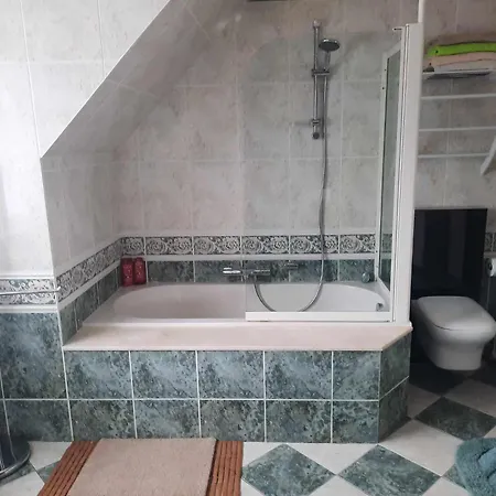 Logies Oda ve Kahvaltı 3*